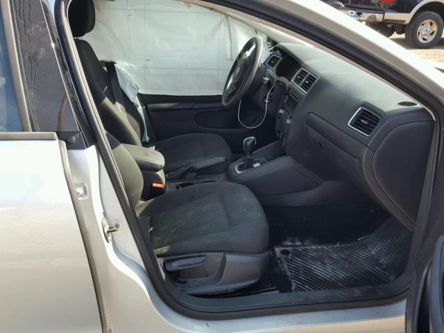 3VW2K7AJXEM423446 - 2014 VOLKSWAGEN JETTA BASE 银色 照片 5