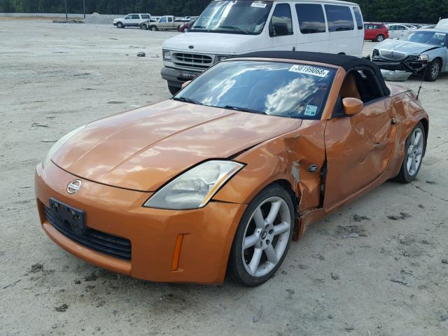 JN1AZ36AX5M760063 - 2005 NISSAN 350Z ROADS ORANGE photo 2