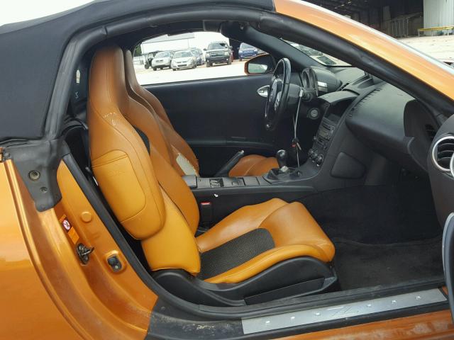 JN1AZ36AX5M760063 - 2005 NISSAN 350Z ROADS ORANGE photo 5