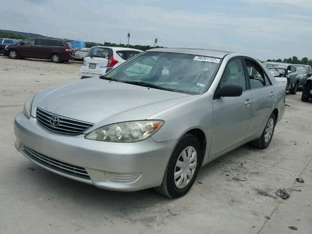 4T1BE32KX6U649781 - 2006 TOYOTA CAMRY LE SILVER photo 2