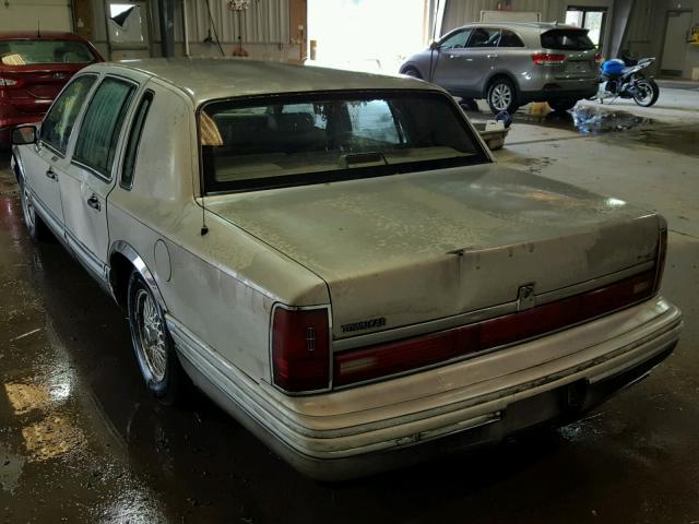 1LNLM83WXNY661152 - 1992 LINCOLN TOWN CAR C SILVER photo 3