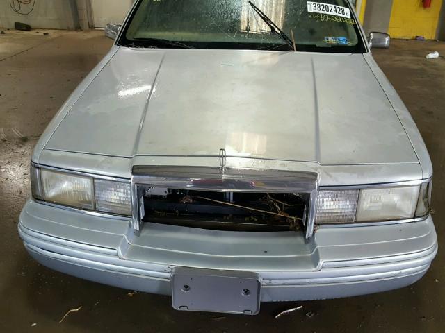 1LNLM83WXNY661152 - 1992 LINCOLN TOWN CAR C SILVER photo 7