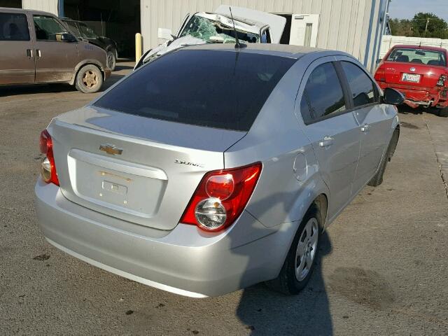 1G1JA5SH9E4241386 - 2014 CHEVROLET SONIC LS 银色 照片 4
