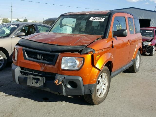 5J6YH28706L015558 - 2006 HONDA ELEMENT ORANGE photo 2