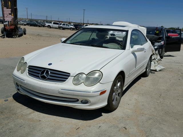 WDBTJ65J24F113982 - 2004 MERCEDES-BENZ CLK 320C WHITE photo 2