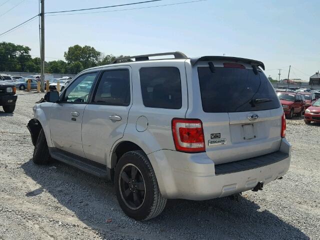 1FMCU03G09KC12050 - 2009 FORD ESCAPE SILVER photo 3