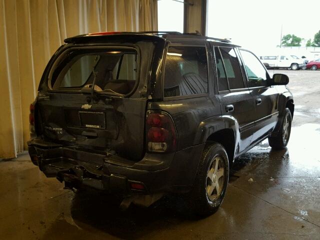 1GNDT13S062185800 - 2006 CHEVROLET TRAILBLAZE GRAY photo 4