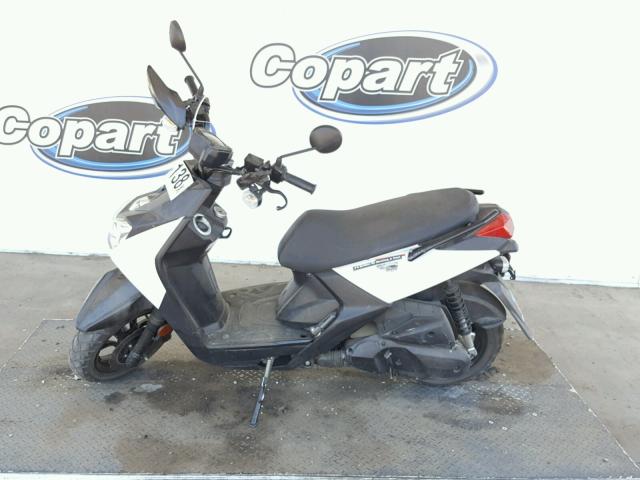 RKRSEB1Y7GA001461 - 2016 YAMAHA YW125 WHITE photo 9