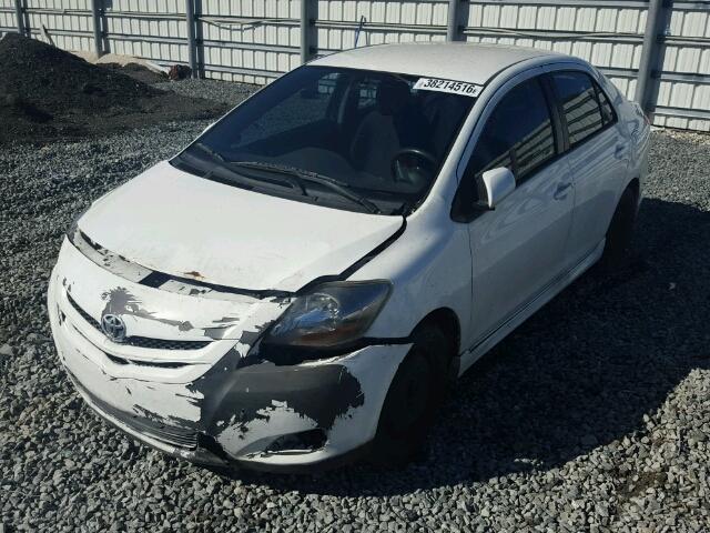 JTDBT923X71006467 - 2007 TOYOTA YARIS WHITE photo 2