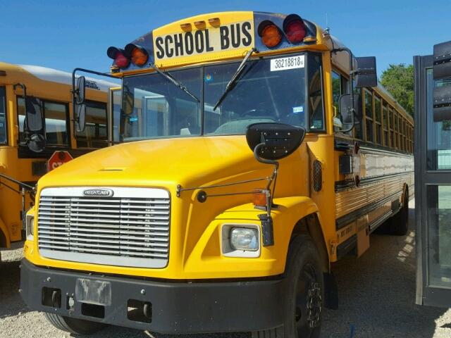 4UZAAXAK62CJ47947 - 2002 FREIGHTLINER CHASSIS FS 黄色 照片 2