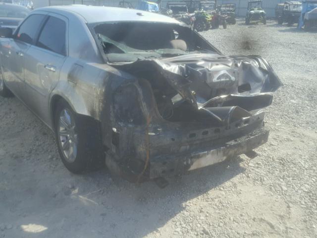 2C3KA63H46H352498 - 2006 CHRYSLER 300C SILVER photo 9