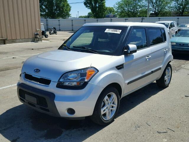 KNDJT2A21B7340940 - 2011 KIA SOUL + SILVER photo 2