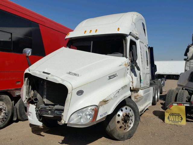 3AKJGLD69ESFZ0513 - 2014 FREIGHTLINER CASCADIA 1 WHITE photo 2