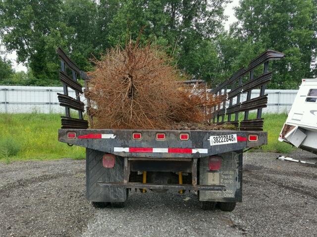 3FDNF6552YMA10660 - 2000 FORD F650 SUPER WHITE photo 6