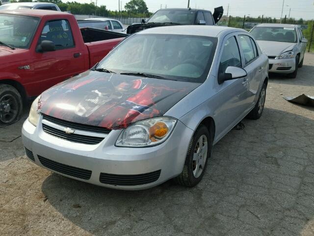 1G1AL55F977395859 - 2007 CHEVROLET COBALT SILVER photo 2