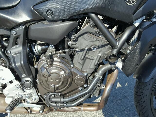 JYARM20Y7HA000107 - 2017 YAMAHA FZ07A C BLACK photo 7