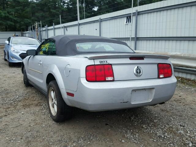 1ZVFT84N175264568 - 2007 FORD MUSTANG SILVER photo 3