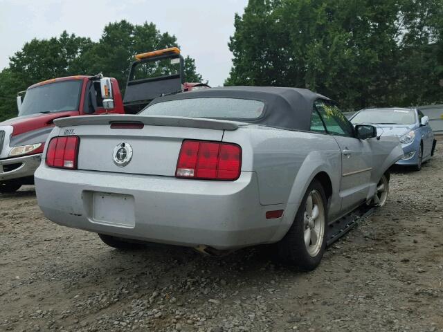 1ZVFT84N175264568 - 2007 FORD MUSTANG SILVER photo 4