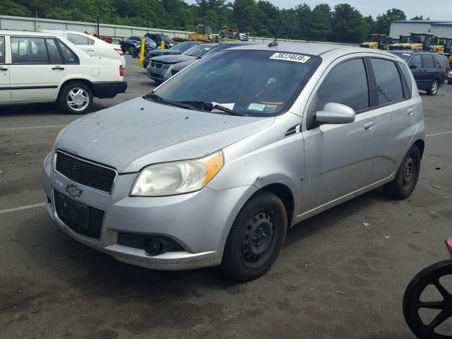 KL1TD66E09B320080 - 2009 CHEVROLET AVEO LS SILVER photo 2