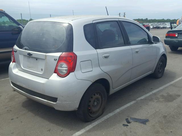 KL1TD66E09B320080 - 2009 CHEVROLET AVEO LS SILVER photo 4