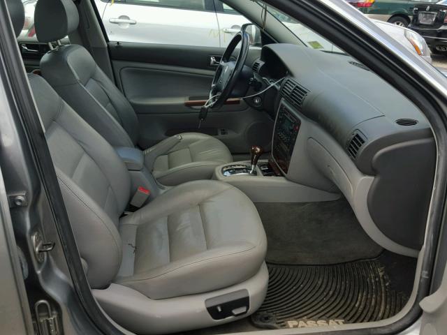 WVWYH63B43E378471 - 2003 VOLKSWAGEN PASSAT GLX 灰色 照片 5