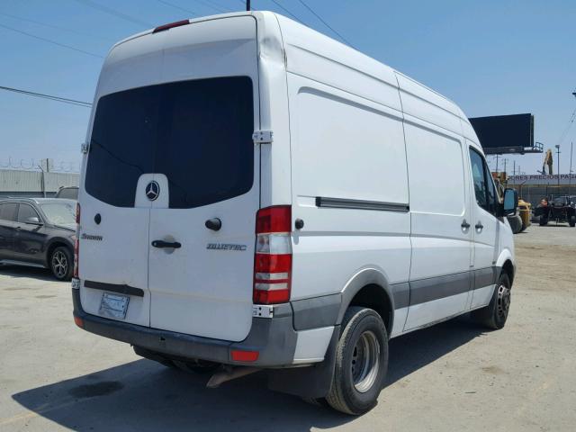 WD3PF3CCXB5508755 - 2011 MERCEDES-BENZ SPRINTER 3 WHITE photo 4