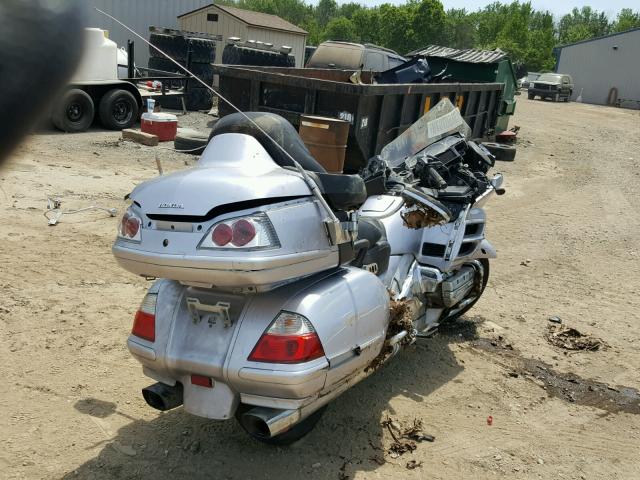 1HFSC47H09A803939 - 2009 HONDA GL1800 SILVER photo 4