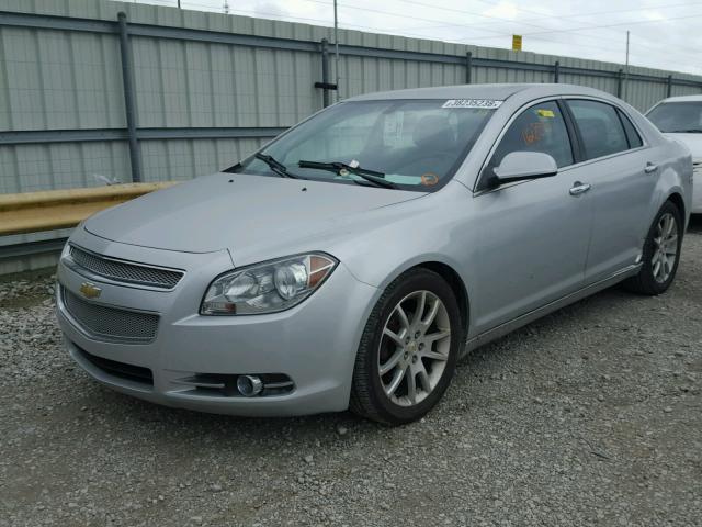 1G1ZE5E15BF385068 - 2011 CHEVROLET MALIBU LTZ 银色 照片 2