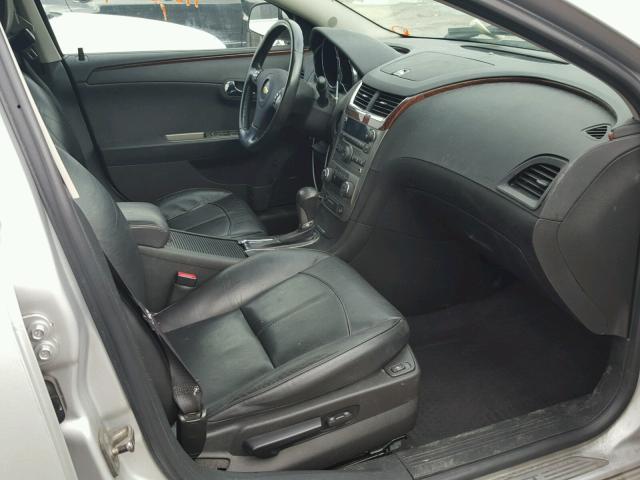 1G1ZE5E15BF385068 - 2011 CHEVROLET MALIBU LTZ 银色 照片 5