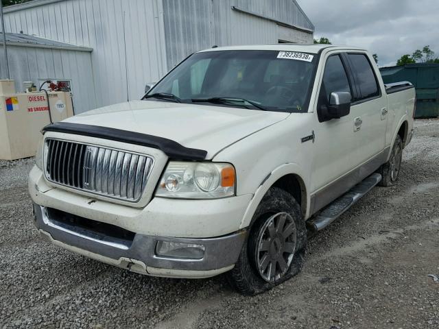 5LTPW18506FJ22475 - 2006 LINCOLN MARK LT WHITE photo 2