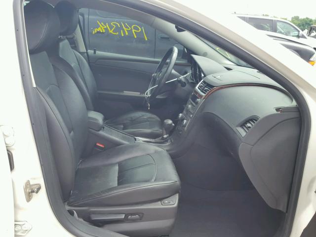1G1ZE5E19BF329618 - 2011 CHEVROLET MALIBU LTZ 白色 照片 5