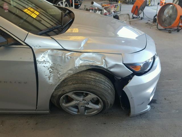 1G1ZB5ST9JF111689 - 2018 CHEVROLET MALIBU LS ვერცხლისფერი ფოტო 9