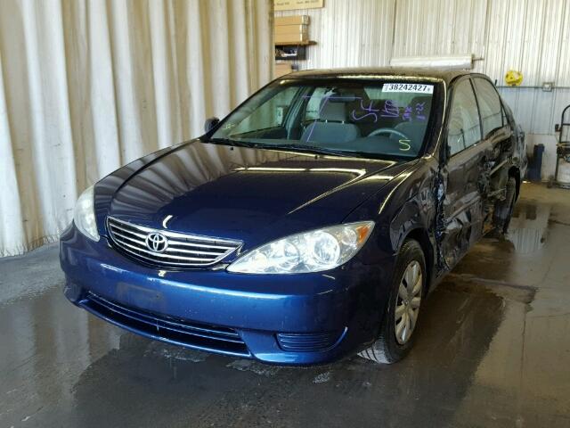 4T1BE32K35U386953 - 2005 TOYOTA CAMRY BLUE photo 2