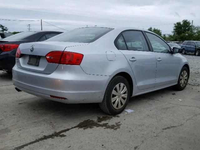 3VW1K7AJ6EM372863 - 2014 VOLKSWAGEN JETTA BASE 银色 照片 4