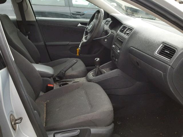 3VW1K7AJ6EM372863 - 2014 VOLKSWAGEN JETTA BASE 银色 照片 5