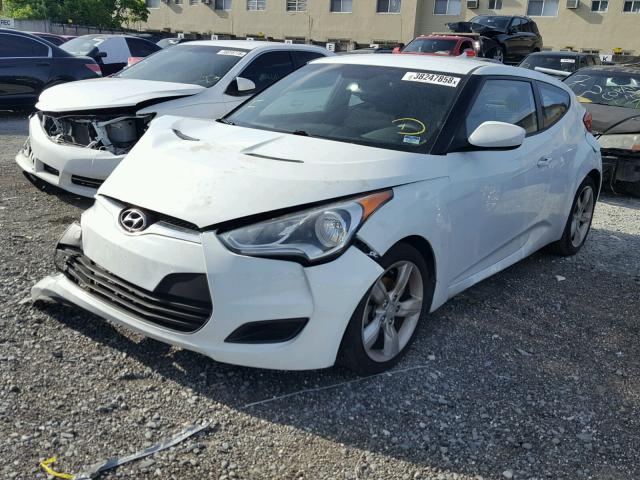 KMHTC6AD8DU145581 - 2013 HYUNDAI VELOSTER B WHITE photo 2