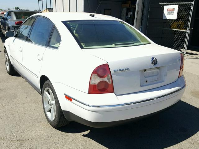 WVWRH63B64P058742 - 2004 VOLKSWAGEN PASSAT GLX WHITE photo 3