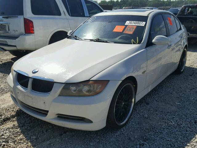 WBAVA33518KX89669 - 2008 BMW 328 I WHITE photo 2