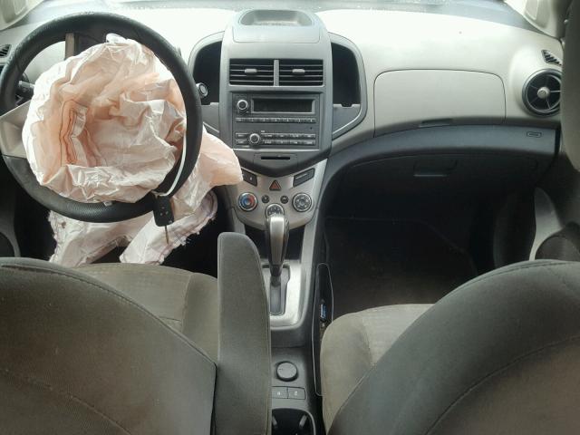 1G1JA5SH2D4198086 - 2013 CHEVROLET SONIC LS 黑色 照片 9