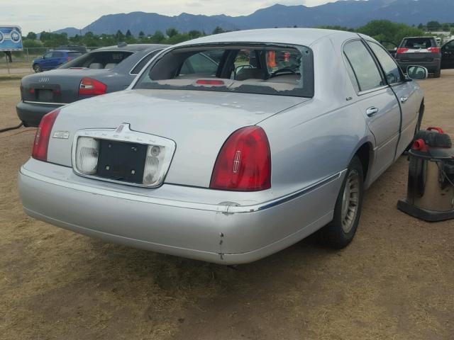 1LNFM81W9WY644764 - 1998 LINCOLN TOWN CAR E SILVER photo 4