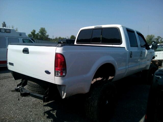 1FTSW21P26EC39754 - 2006 FORD F250 SUPER WHITE photo 4