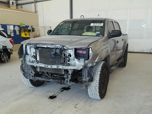 5TFJU4GN8FX090046 - 2015 TOYOTA TACOMA DOU SILVER photo 2