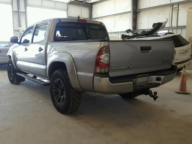 5TFJU4GN8FX090046 - 2015 TOYOTA TACOMA DOU SILVER photo 3
