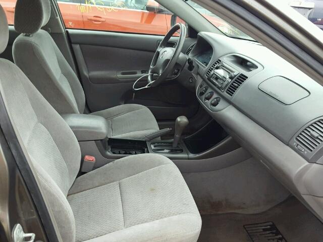 4T1BE32K64U878388 - 2004 TOYOTA CAMRY LE 灰色 照片 5
