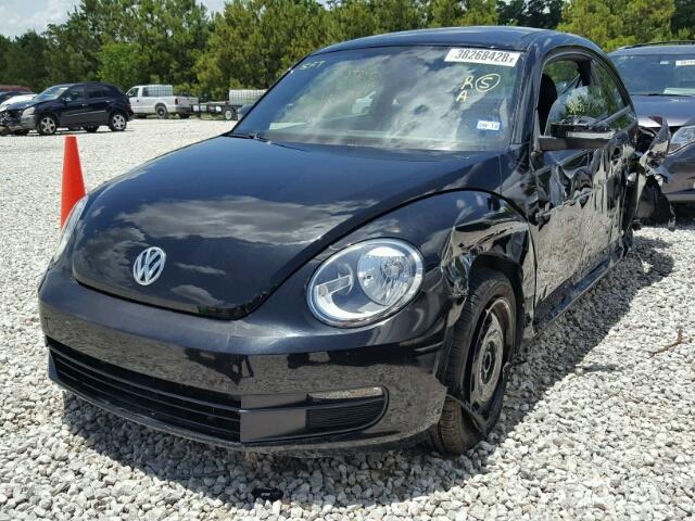 3VWJX7AT6CM650306 - 2012 VOLKSWAGEN BEETLE BLACK photo 2