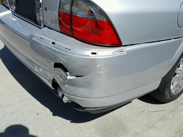 1LNHM86S24Y634332 - 2004 LINCOLN LS 银色 照片 9