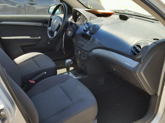 KL1TD56E69B661235 - 2009 CHEVROLET AVEO LS SILVER photo 5