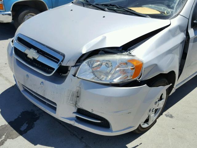 KL1TD56E69B661235 - 2009 CHEVROLET AVEO LS SILVER photo 9