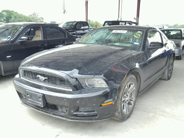 1ZVBP8AM1E5304661 - 2014 FORD MUSTANG BLACK photo 2