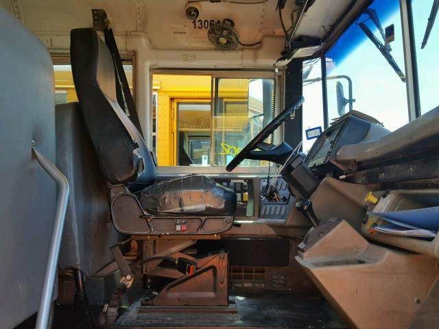 4UZAAXDC05CU82243 - 2005 FREIGHTLINER CHASSIS FS 黄色 照片 5